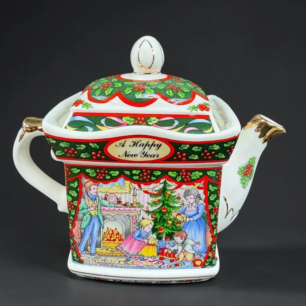 Sadler‎ Christmas Morning Teapot 1992 England Holiday Victorian Scene Gold Trim